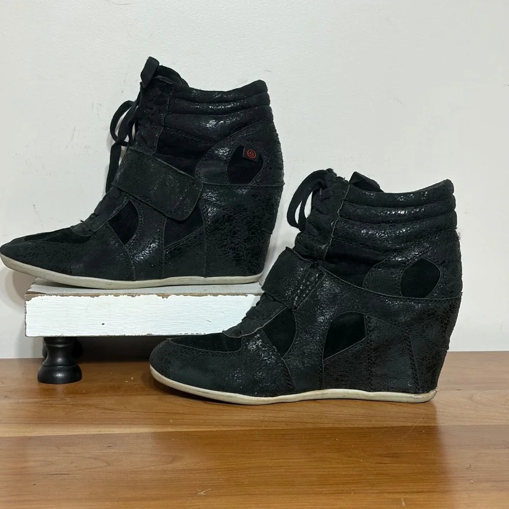 Big Buddha Womens Black Wedge Sneakers High Top Lace Up Strap Shoes Size 6